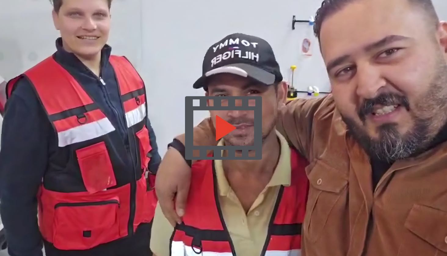 Pelanggan Australia ngrekam video salam kanggo Clara saka tim YINK.