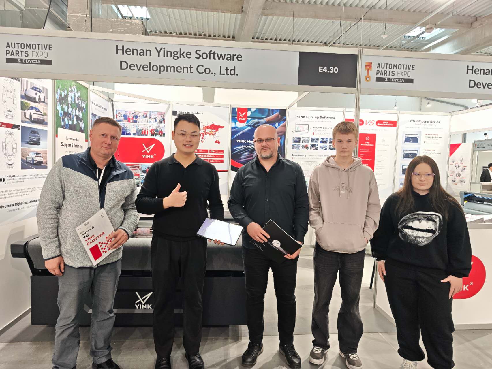 YINK Pole-uitstalling